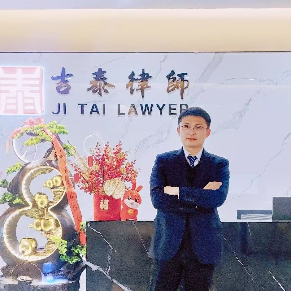 吉安资深刑事辩护律师王吉成个人职业照，擅长取保候审与刑事案件辩护